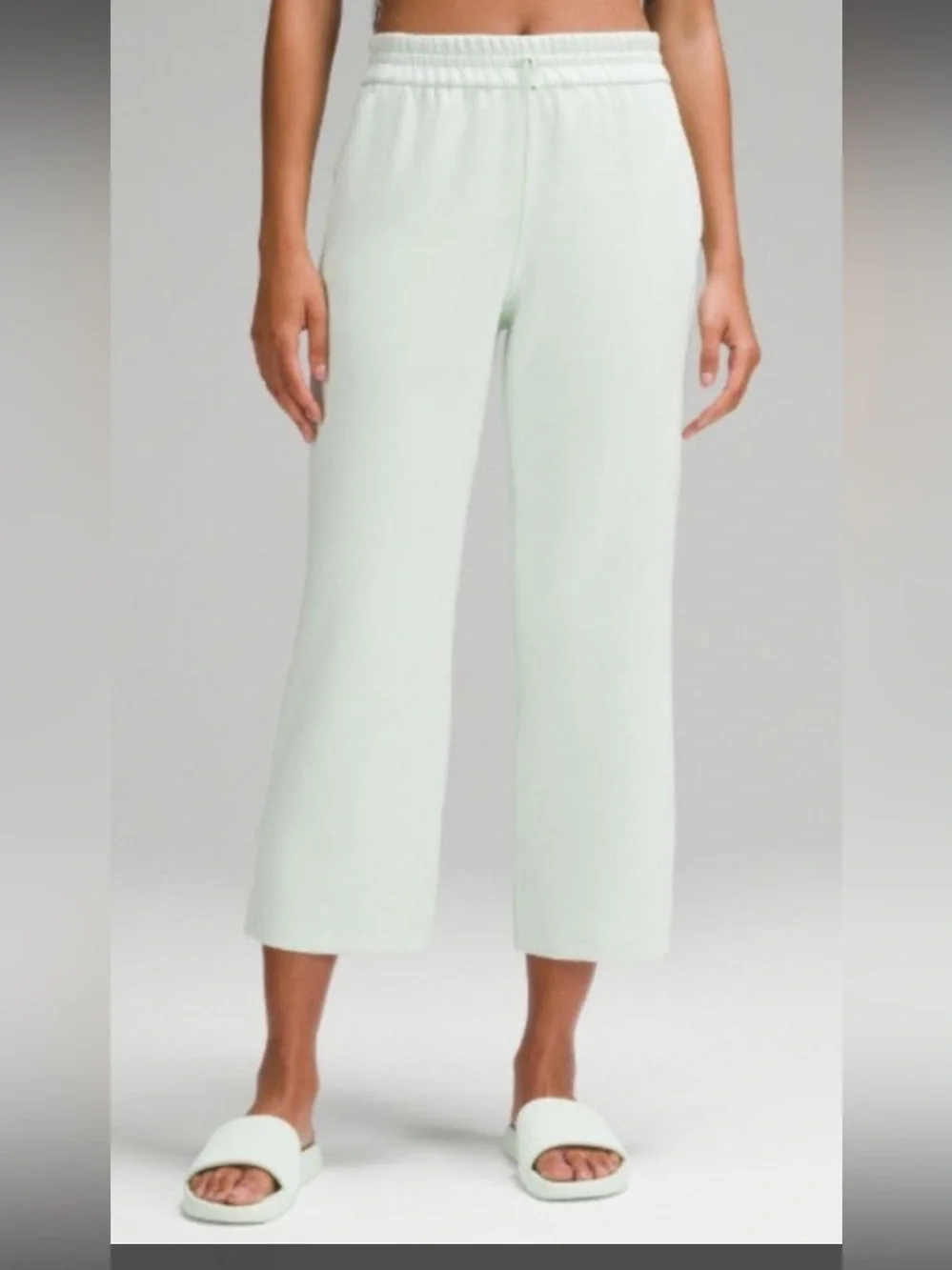 Lululemon  Athletica high rise straight leg crop softstream pant